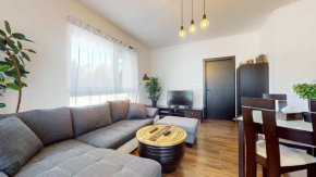 Helen CITY PARK apartment & private indoor parking & self check-in, Banská Bystrica